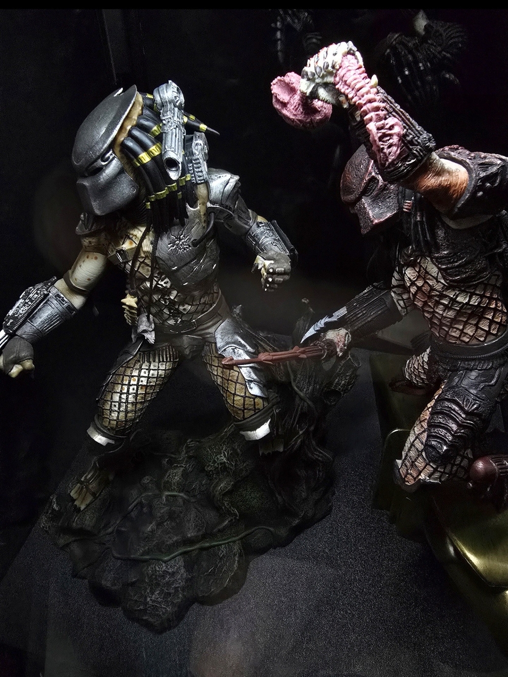 Predator Statues Figures - Picture 3 of 4